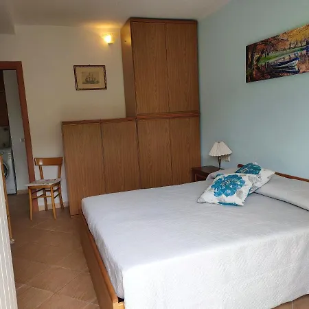 One Bedroom With Enclosed Garden And Wifi At 3 Km Away From The *