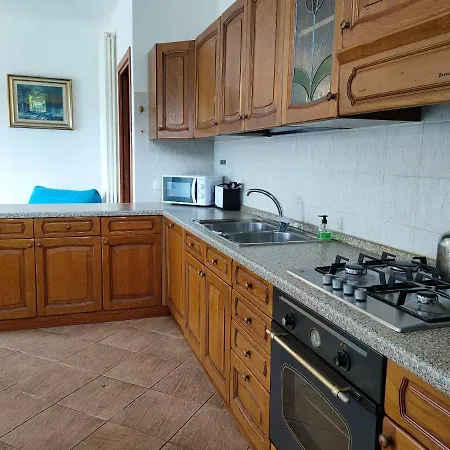 One Bedroom With Enclosed Garden And Wifi At 3 Km Away From The Appartamento Arona