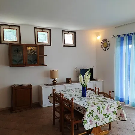 Appartamento One Bedroom With Enclosed Garden And Wifi At 3 Km Away From The Arona